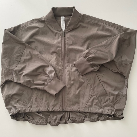 SOLD.  Lululemon Lightweight Hem-Cinch Bomber Jacket Nomad Size M - Picture 6 of 13